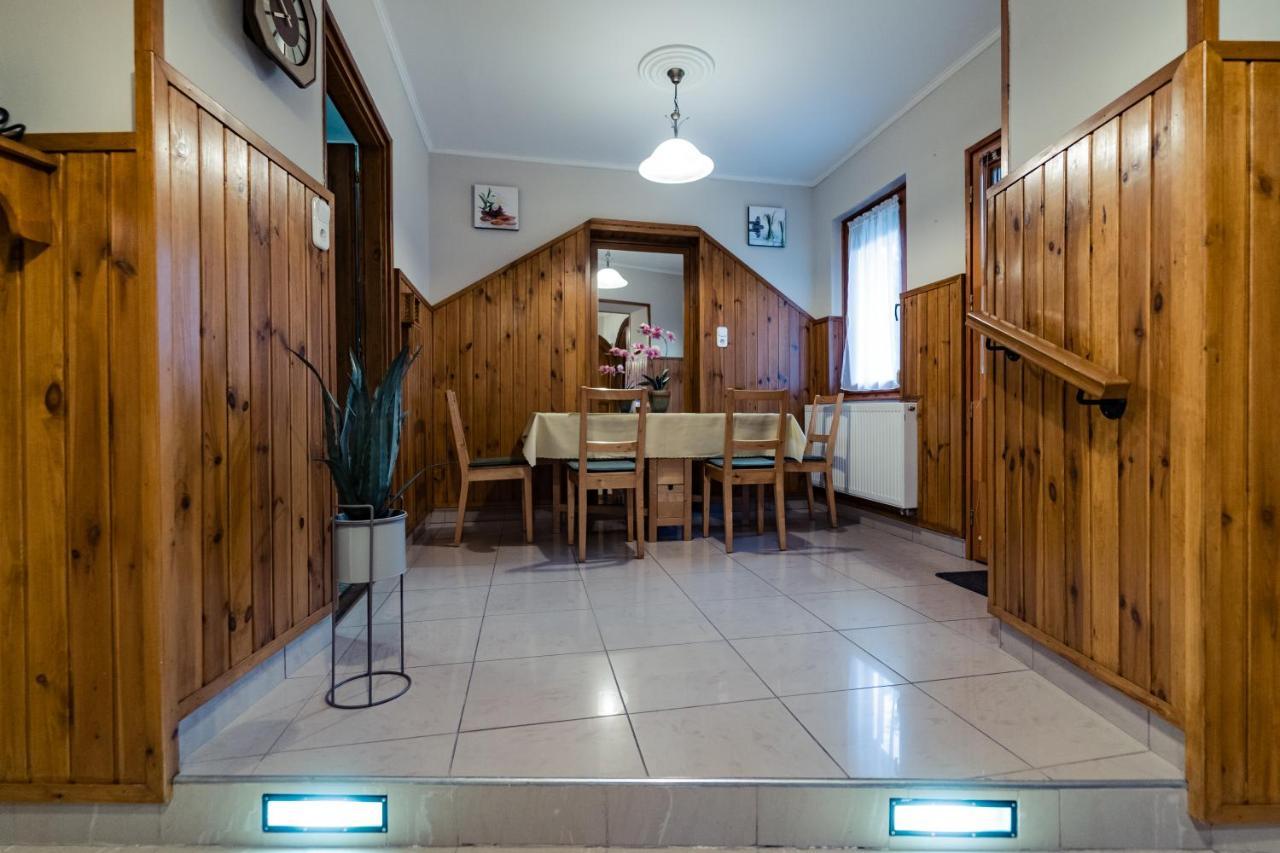 Estike Apartman Gyula Bagian luar foto