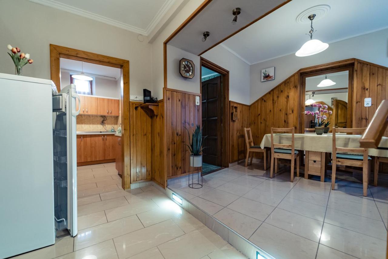 Estike Apartman Gyula Bagian luar foto
