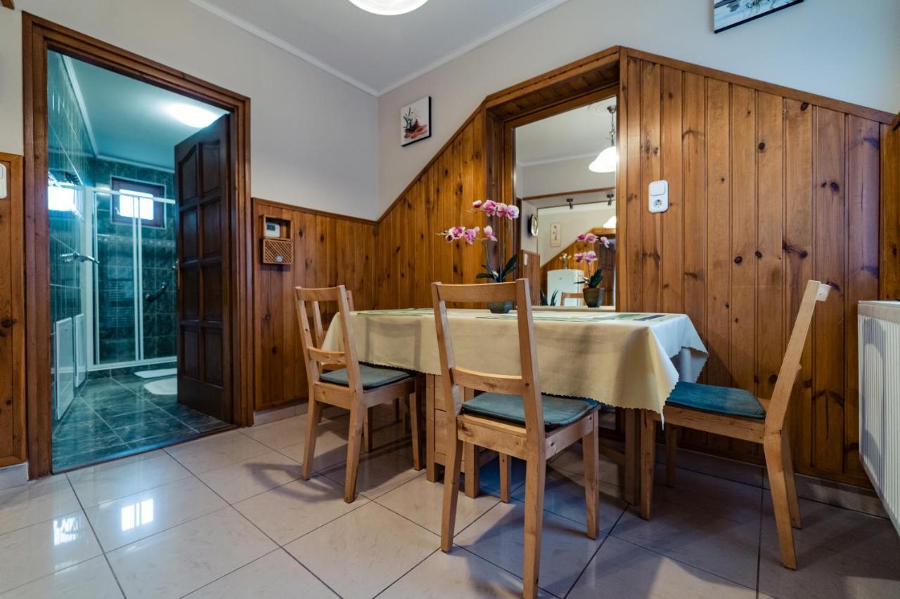 Estike Apartman Gyula Bagian luar foto
