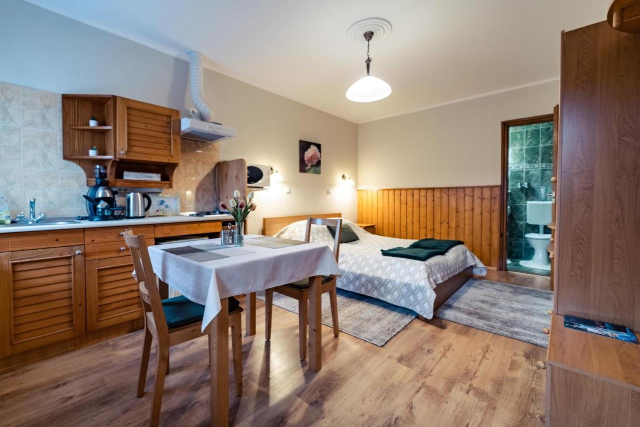 Estike Apartman Gyula Bagian luar foto